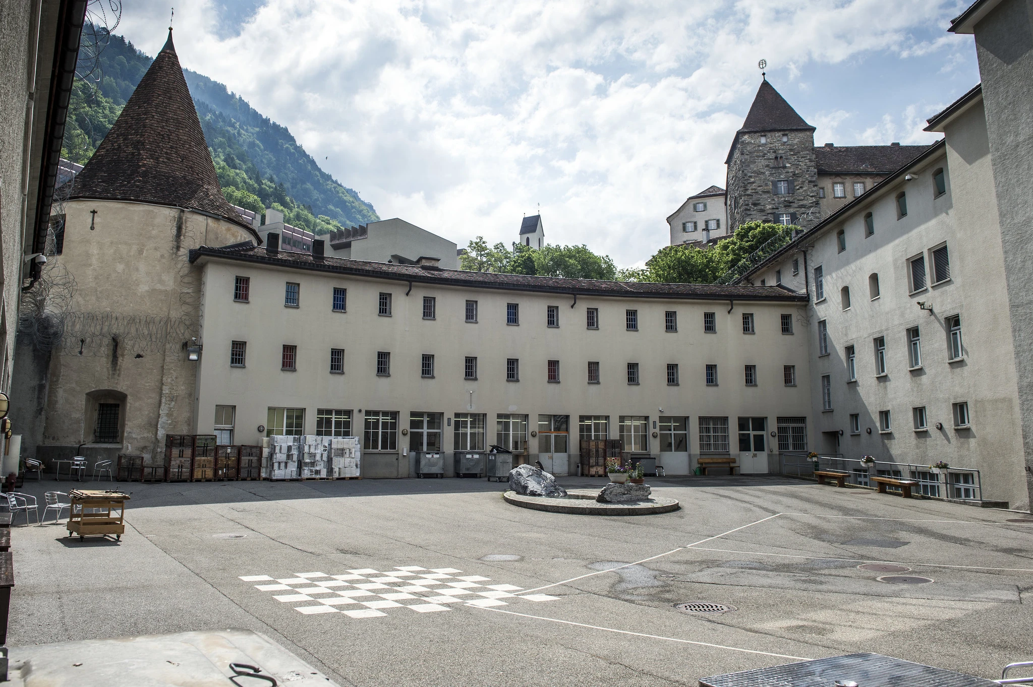 Von aussen nicht sichtbar: Den Innenhof der Strafanstalt Sennhof benutzen die Insassen für Pausen und für die tägliche Stunde unter freiem Himmel, die ihnen zusteht.