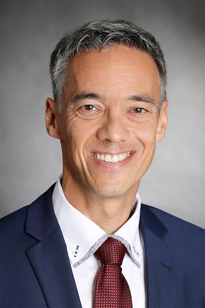 Marcel Suter ist seit 2011 Vorsteher des Amts für Migration und Zivilrecht des Kantons Graubünden. Er ist Jurist und Anwalt sowie Präsident der Vereinigung der kantonalen Migrationsbehörden der Schweiz. Suter ist zudem nebenamtlicher Dozent für Privat- und Verwaltungsrecht an der HTW Chur und an der ibW Chur.  zVg